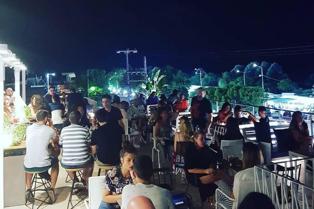 Kasta Beach Hotel Ofrinion Bagian luar foto